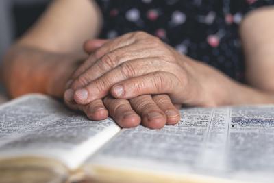 old-woman-reads-bible-hands-close-up