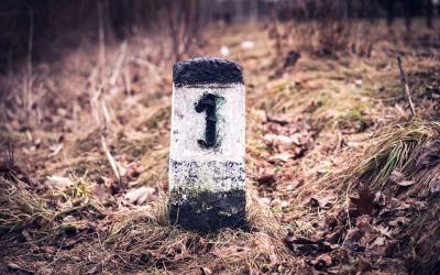 Mile marker with a number 1 from Magnific.com