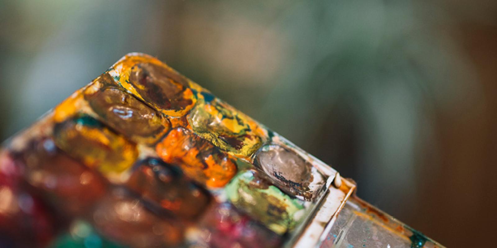 Messy paint palette