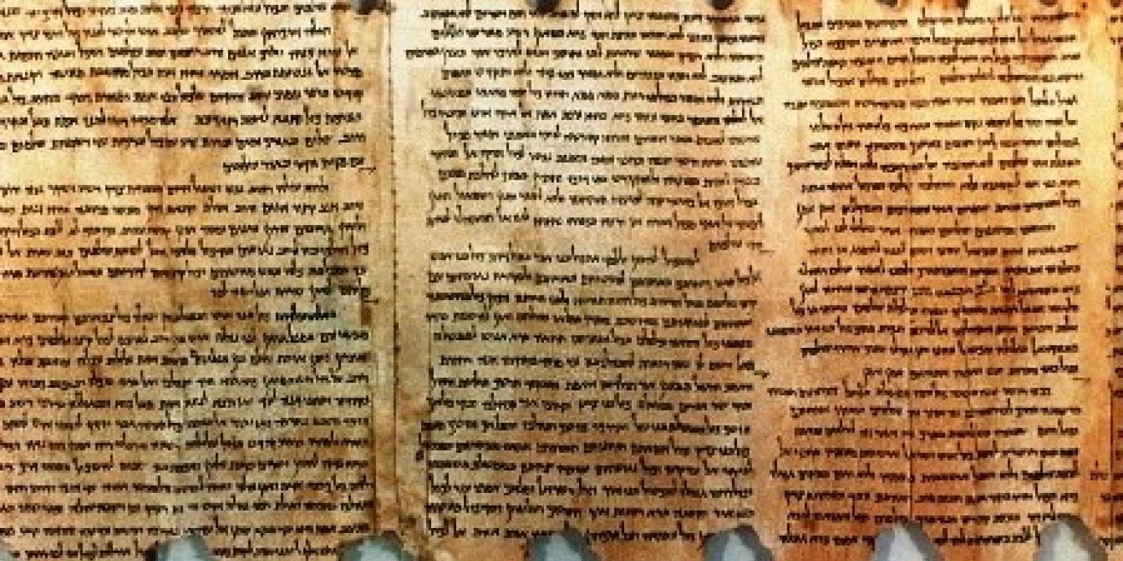 Dead Sea Scrolls CC BY-SA 4.0, https://commons.wikimedia.org/w/index.php?curid=88258368